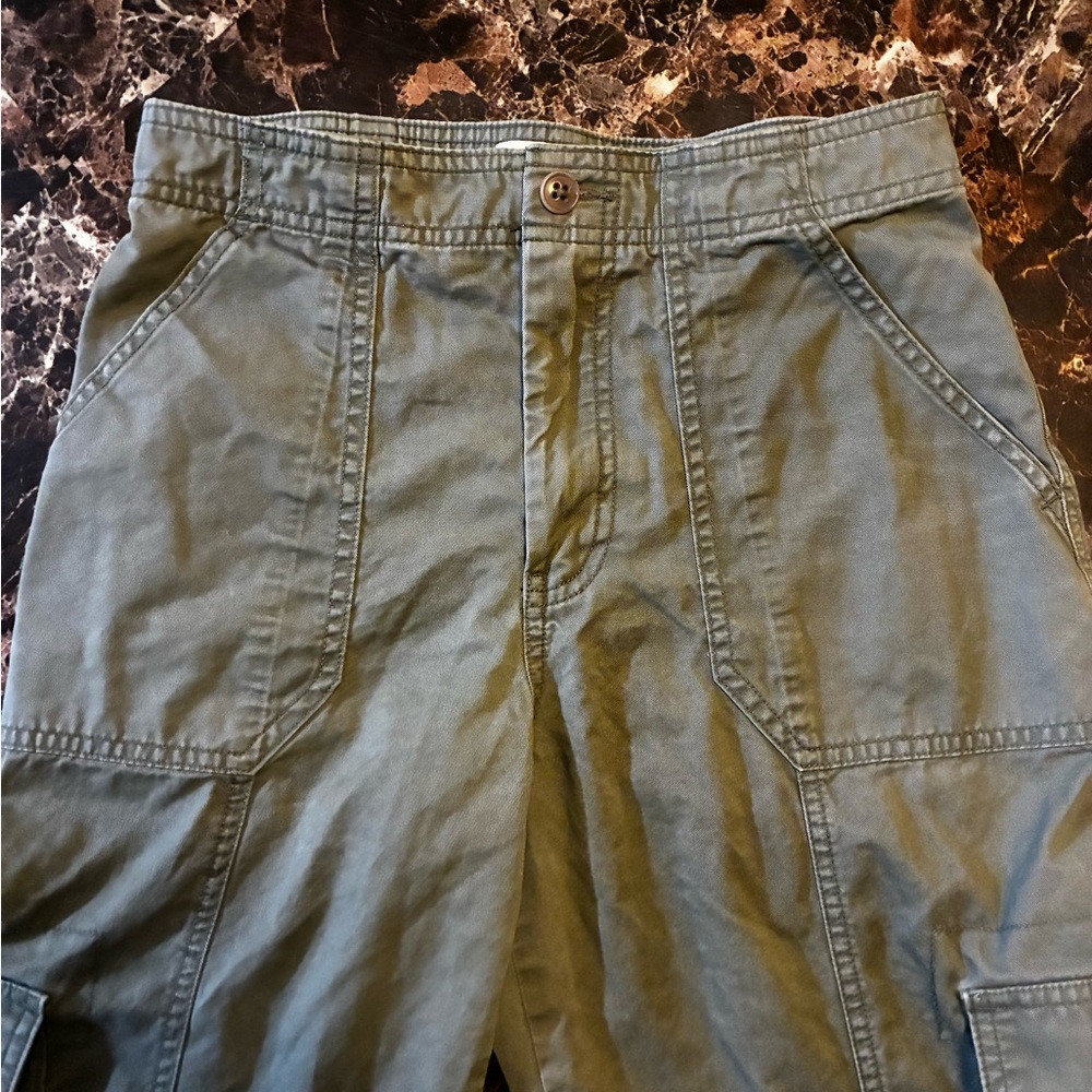 Abercrombie & Fitch Cropped Pants in Olive